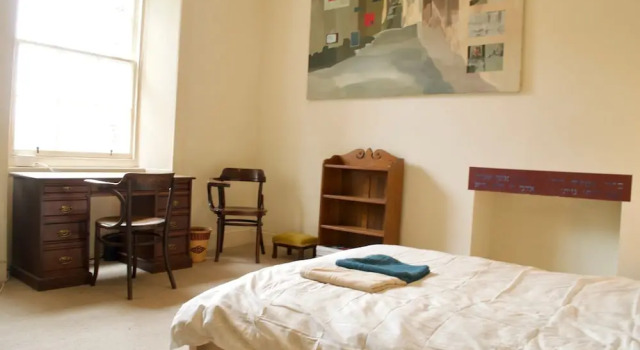 Central 3 Bedroom Flat, Забронировать Отель Отели Эдинбурга 3 звезды, рядом с Church of St Andrew &amp; St George, 3*