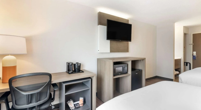 Четырёхместный номер Business Comfort Inn South Portland Airport