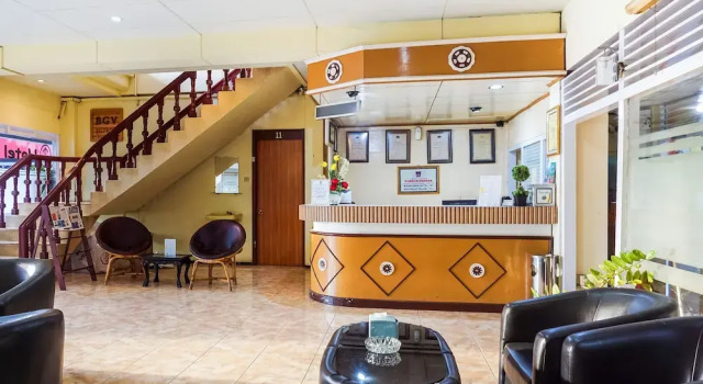 Oyo 375 Hotel Bougenville, Rezerwuj Hotel Padang Sumatra