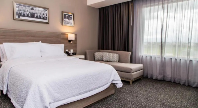 Двухместный люкс Hampton Inn & Suites By Hilton Puebla