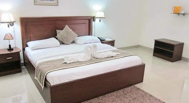 Gurunar Guesthouse Victoria Island, Забронировать Отель Отели Лагоса с парковкой, рядом с Red Door Gallery, Парковка