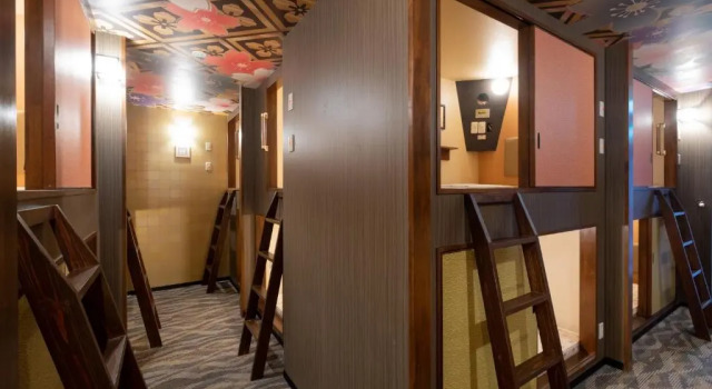 Женская капсула Guesthouse kukuru