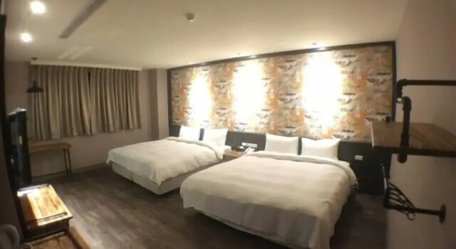 Четырёхместный номер Standard Central Hotel