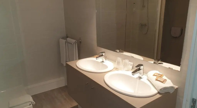 Camera tripla Standard CitHotel Le Louvre Orange