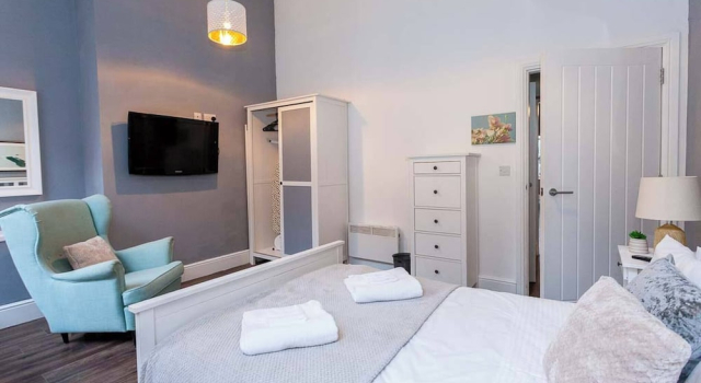 Spacious 2BR -liverpool Central - Walk to Royal Dock, Nightlife & Train Station, Забронировать Апартаменты/квартира Апартаменты Ливерпуля, рядом с Harold Cohen Library, Апартаменты/квартира