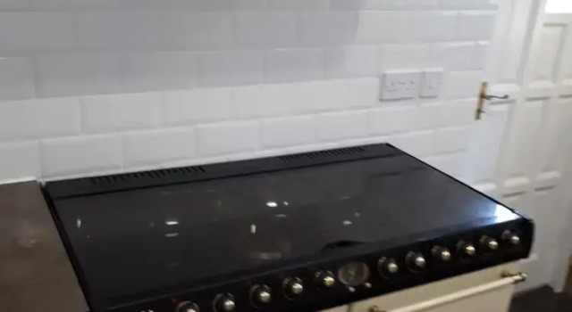Коттедж с 5 комнатами Molyneux Place