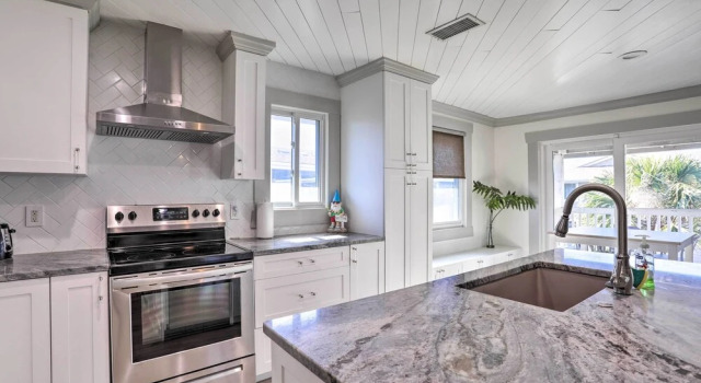 Апартаменты Outdoor Dining, Steps to Sand: Indian Shores Condo