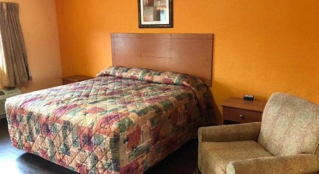 Economy Inn Hot Springs, Забронировать Отель Отели Хот-Спрингса с парковкой, рядом с The Five Star Dinner Theatre, Парковка