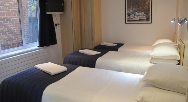 Трёхместный номер Alhambra Hotel