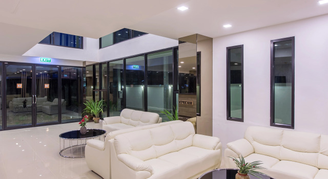 B2 Ubon Premier Hotel, Varaa Hotelli Hotellit North-Eastern Thailand pysäköinnillä, Pysäköinti
