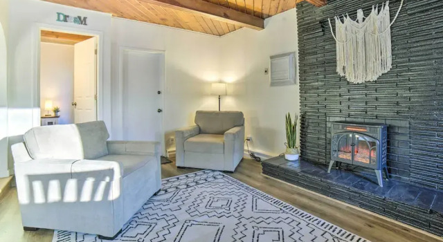 Gateway to Mt Rose Ski! Reno Home w/ Fireplace, Забронировать Отель Рино США, рядом с Планетарий и научный центр Флейшманна