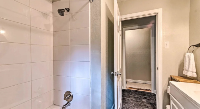 Коттедж Centrally Located Hot Springs Home w/ Deck!