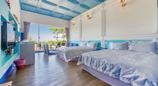 Четырёхместный номер Standard с балконом Happiness Ocean View B&B