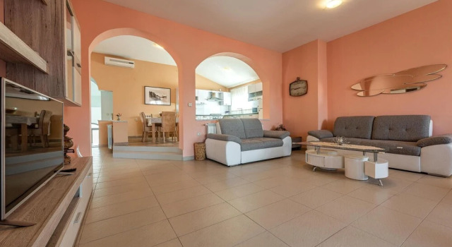Amazing Home in Zadar With Wifi and 2 Bedrooms