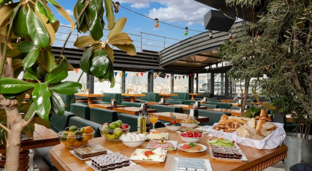 Кровать в общем номере с балконом Sanat Hostel Taksim