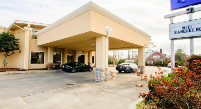 Cypress Inn & Suites By OYO - Chocowinity, NC Hwy 17