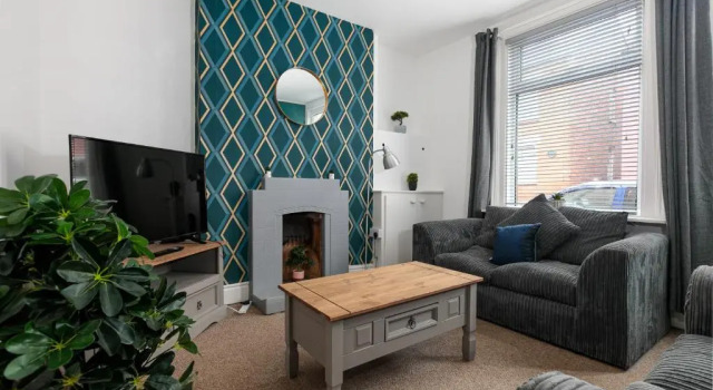 Spacious & Unique Family and Contractor House & Parking & A1 Road by ComfyWorkers
