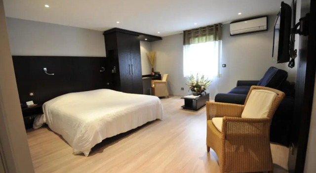Четырёхместный номер Standard Logis Cottage Hotel