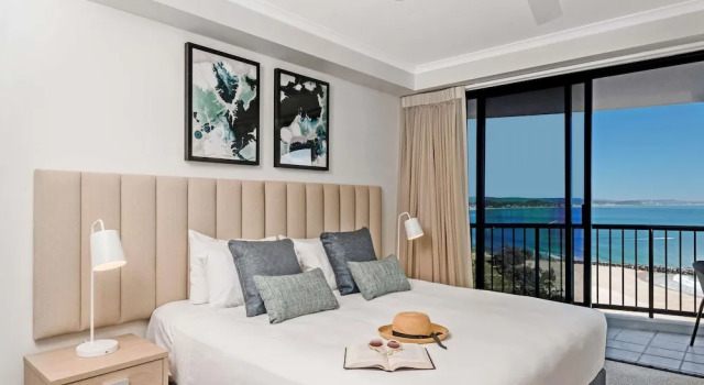 Номер Deluxe с 2 комнатами с балконом Mantra Coolangatta Beach