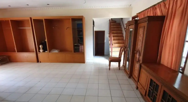 Oyo 2506 Prestige Residence 2, Book Hostel / Vandrerhjem Hoteller i Tambaksari med parkering, Parkering