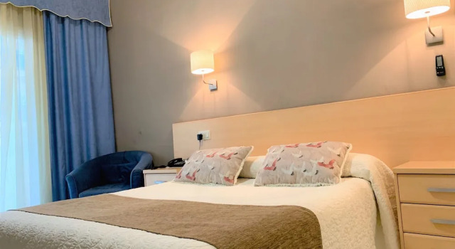 Двухместный номер Standard с балконом Hotel Restaurant Llansola