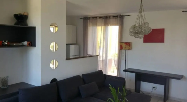 Beau T3 - Climatisé - Grande Terrasse - Marseille, Забронировать Отель Марсель Буш-дю-Рон