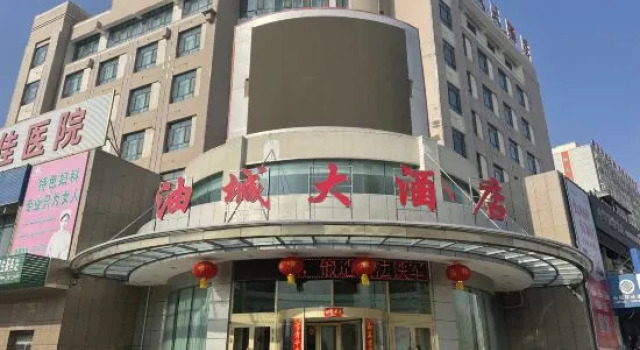 Luntai Oil City Hotel, Boek Hotel Luntai Xinjiang