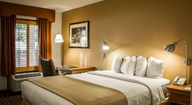 Номер Standard Quality Inn Chapel Hill