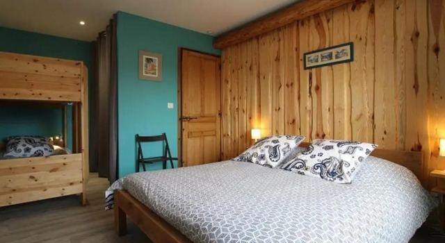 Grand gîte cosy avec terrasse, jardin et jeux à Boisset, proche villages médiévaux et loisirs nature - FR-1-582-246, Book Hotel Firminy Loire