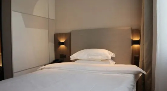 Двухместный номер Standard Hanting Hotel (Beijing Xidan Center)