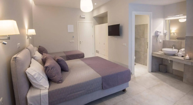 Fomithea Hotel-New, Prenota Hotel Kamari Paro