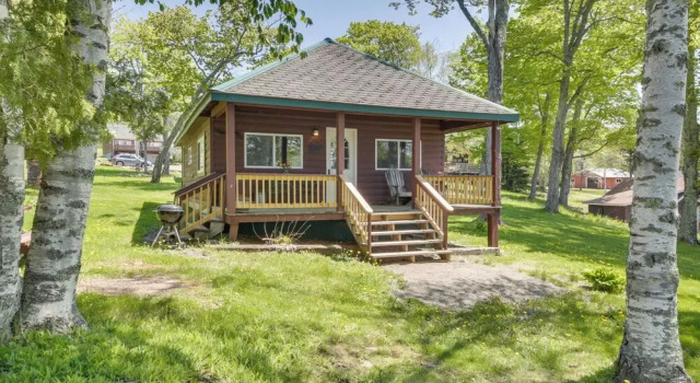 Коттедж 8 Mi to Saddleback Ski Area: Cabin w/ Fire Pit