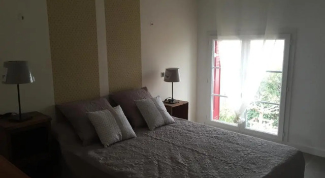 Mas Viala, Book Hotel Vauvert Gard