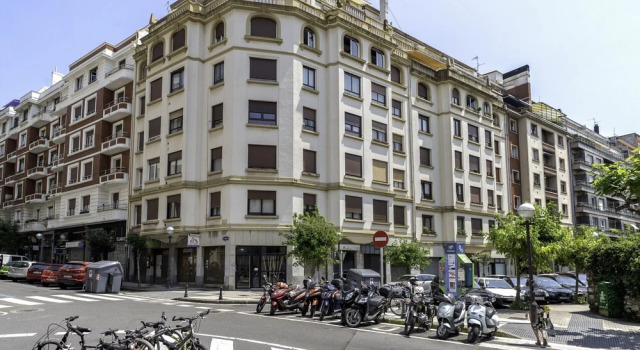 Gros - Always Easy, Rezerwuj Hotel Hotele w Baskonia z parkingiem, Parking