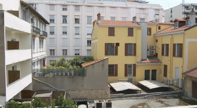 4 minutes walk to Palais Festivals