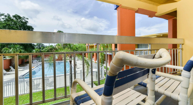 Четырёхместный номер Standard с балконом Americas Best Value Inn Sarasota