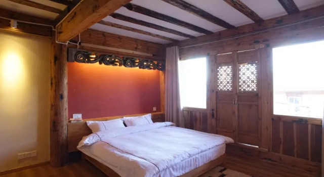 Номер Deluxe Courtyard Shangri-la 藏舍小院