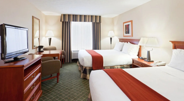 Четырёхместный номер Standard Holiday Inn Express & Suites Kent - University Area by IHG