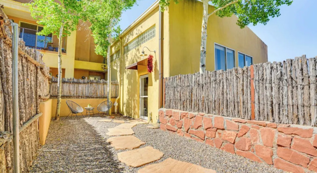 Modern Santa Fe Desert Loft w/ Fireplace!