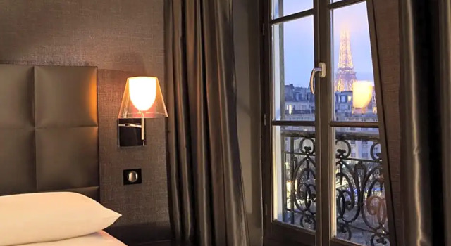 Номер Comfort First Hotel Paris Tour Eiffel