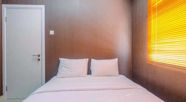 Апартаменты Comfort 1BR with Study Room Green Pramuka Apartment