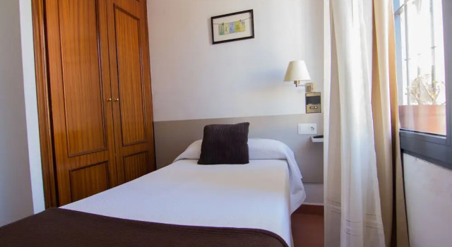 Одноместный номер Economy с балконом Hospedería Hotel Don Quijote