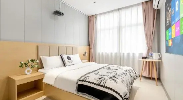 Полулюкс Four Seasons Longmen Homestay (Longmen Grottoes)