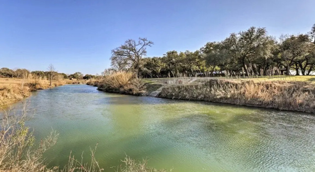 Unique Stay: Historic Home Along Blanco River, Buchen Sie Ferienhaus Villen in Albert, Villa