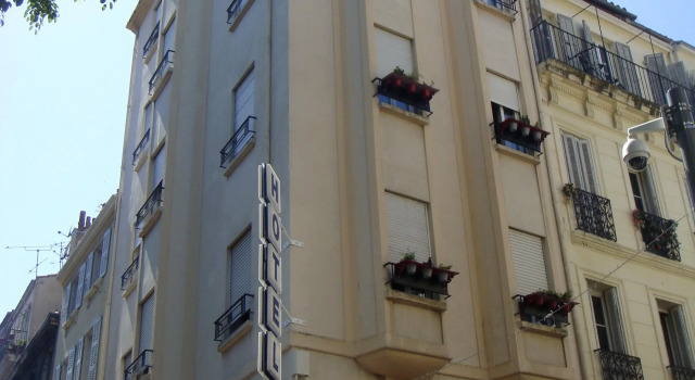 Hôtel de l' Ariana, Забронировать Отель Отели Марселя с парковкой, рядом с Сад Развалин, Парковка