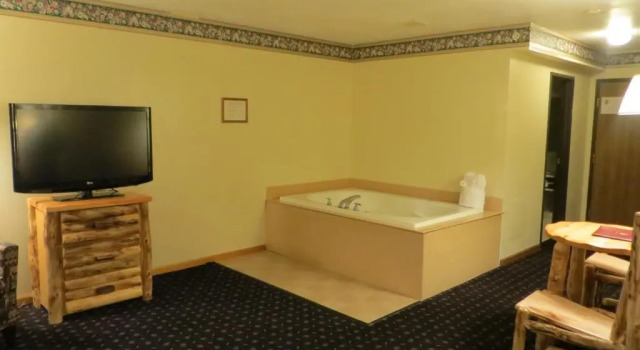 Одноместный номер с балконом Super 8 by Wyndham Bridgeview of Mackinaw City