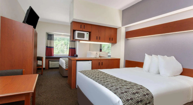 Четырёхместный люкс Microtel Inn and Suites by Wyndham - Lady Lake/ The Villages