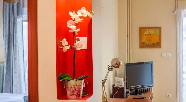 Athens Strawberry Hideaway - City Chic Retreat