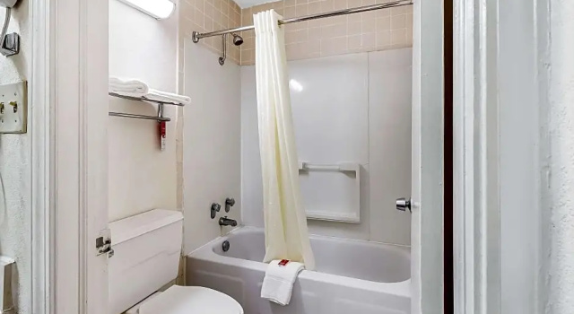 Четырёхместный номер Standard Econo Lodge Lavonia I-85