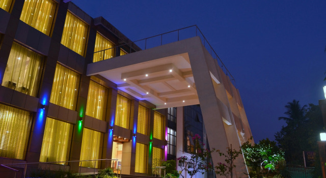 Club Emerald, Забронировать Отель Отели штата Махараштры с бассейном, Бассейн